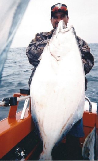 curt_holding_halibut-644ec0d95a06ab4cd7c527a83ce62d70